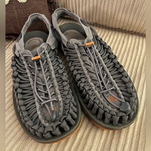 Men’s Keen Uneek sandals Gray Orange Trim Size 11 HARDLY WORN
